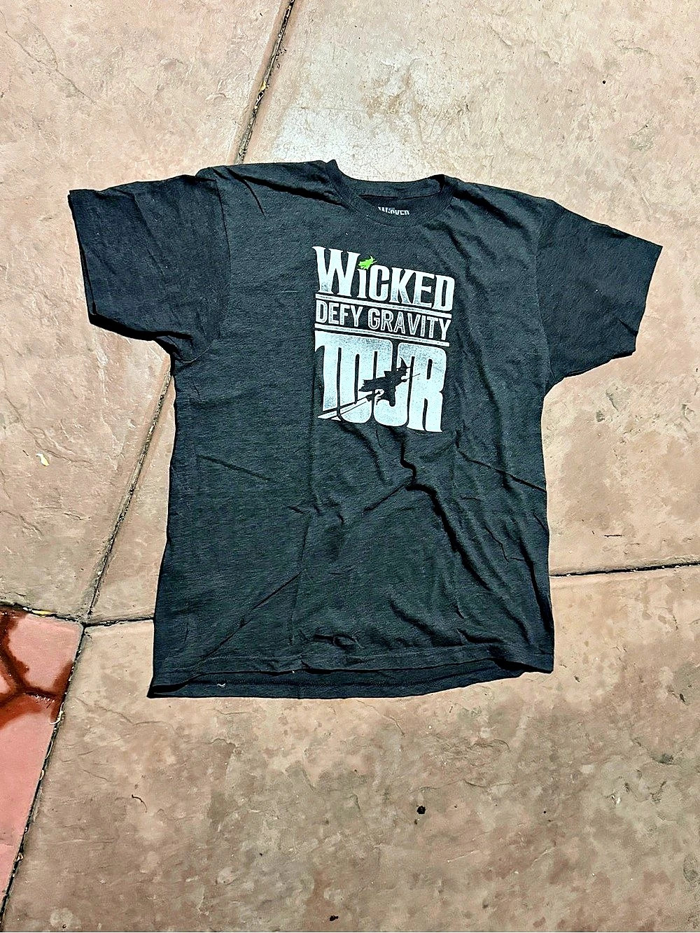WICKED Defy Gravity Tour Men's Black Graphic Crew Neck XL Tee